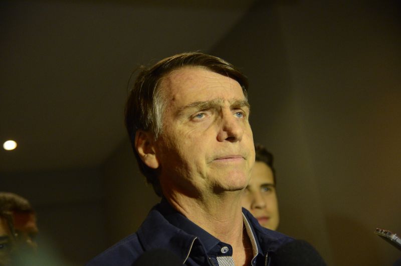 Após Haddad apagar informação falsa, Bolsonaro critica petista