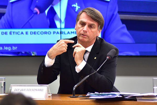 Bolsonaro tem mais citações nas redes do que todos adversários juntos