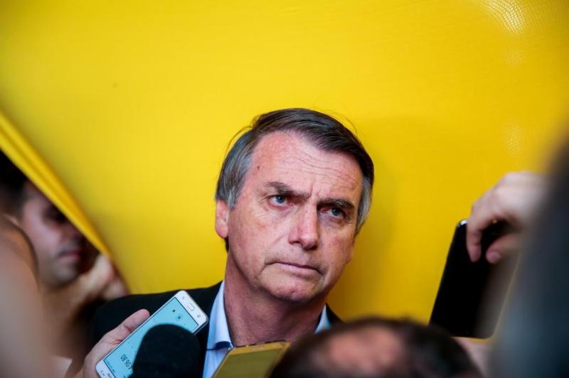 Bolsonaro diz procurar ministro da Educação que tenha autoridade