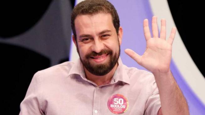 Boulos vota em SP e pede que urna não seja depósito de ódio