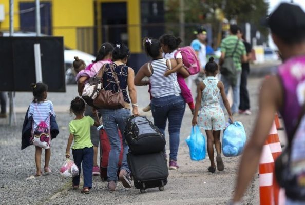 Venezuelanos repatriados falam em voltar ao Brasil