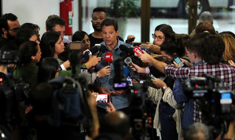 Haddad acusa Bolsonaro de organização criminosa e vai à Polícia Federal