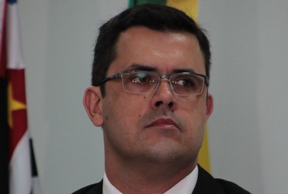 Prefeitura consegue liminar para manter procurador no cargo