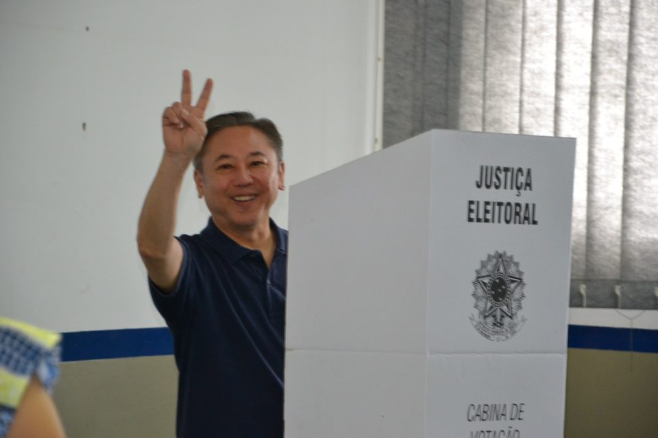 Deputado Walter Ihoshi vota na região central de Marília