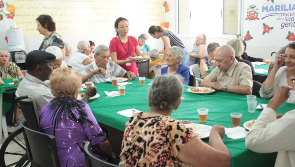 População envelhece, mas Marília só tem 4 geriatras no SUS