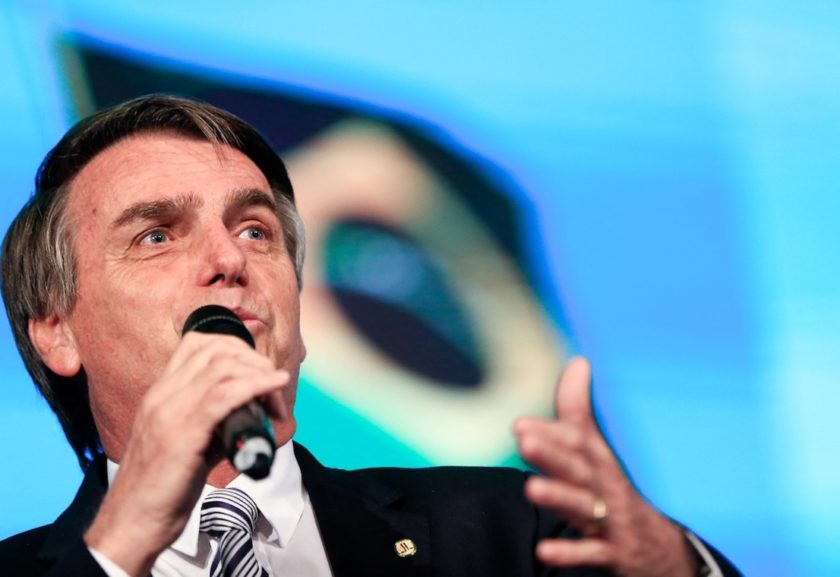 Bolsonaro diz à Rede Globo que tentará ir a debate na próxima quinta