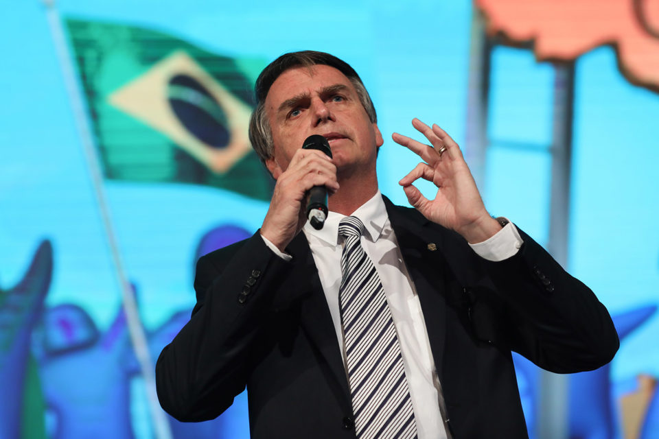 Bolsonaro avalia nome militar para a Petrobras