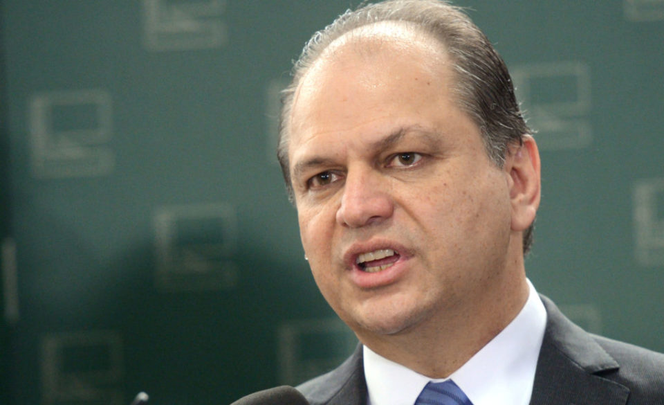 Ex-ministro da Saúde compara situação de Bolsonaro à de Collor