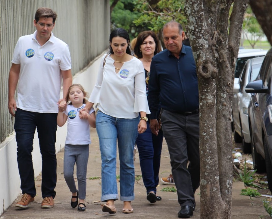 Zé Luiz Queiroz vota na escola Wanda Helena na zona Leste