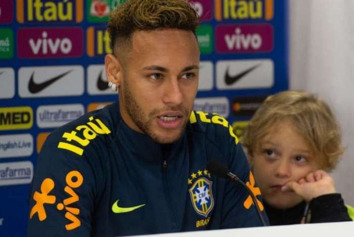 Neymar faz balanço positivo do ano e destaca liderança na seleção