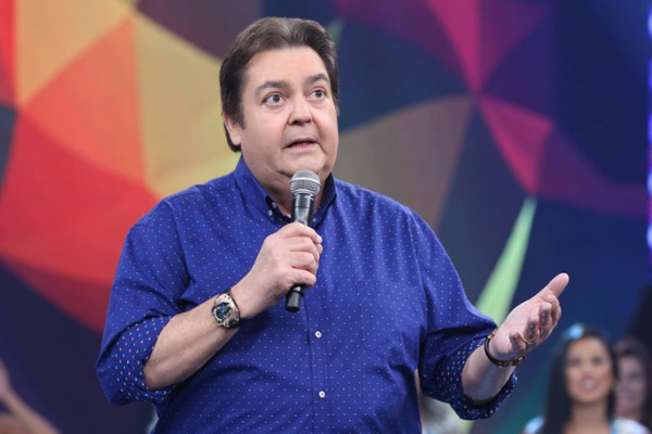 Faustão dá ‘indireta’ após Silvio Santos assediar Claudia Leitte