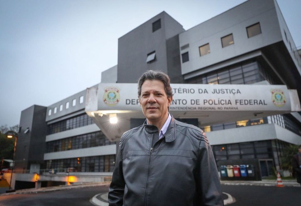 Haddad vai visitar Lula em Curitiba nesta quarta-feira