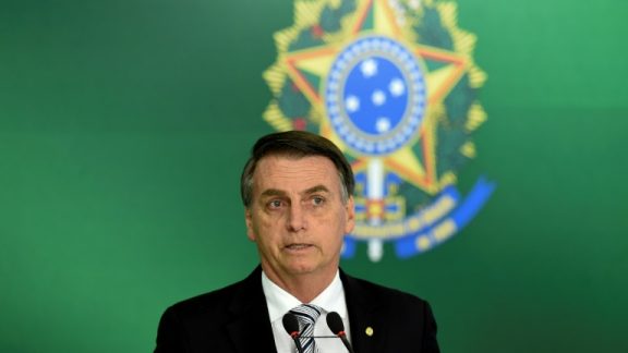 Em visita ao TSE, Bolsonaro admite ‘caneladas’