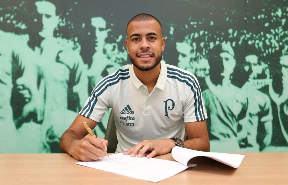 Mayke é contratado e assina acordo de cinco anos com o Palmeiras