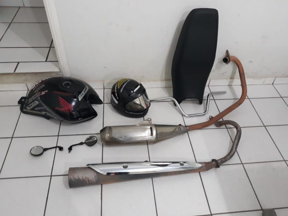 Homem furta peças de motos de vizinhos e acaba preso