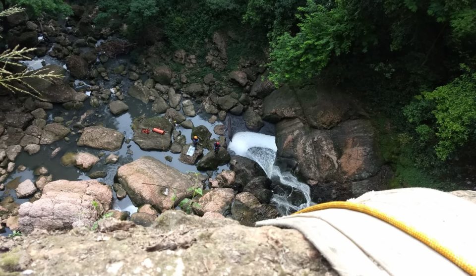 Jovem que morreu em cachoeira caiu a uma altura de 30 metros