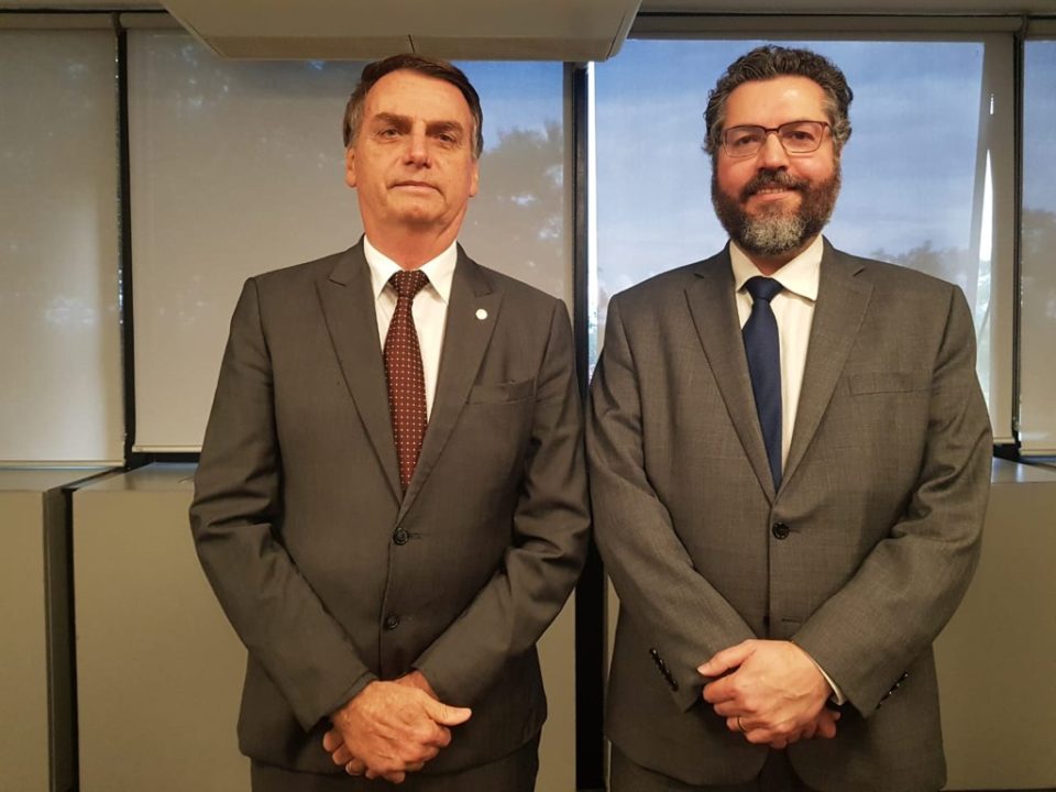 Bolsonaro anuncia embaixador Ernesto Araújo para Relações Exteriores