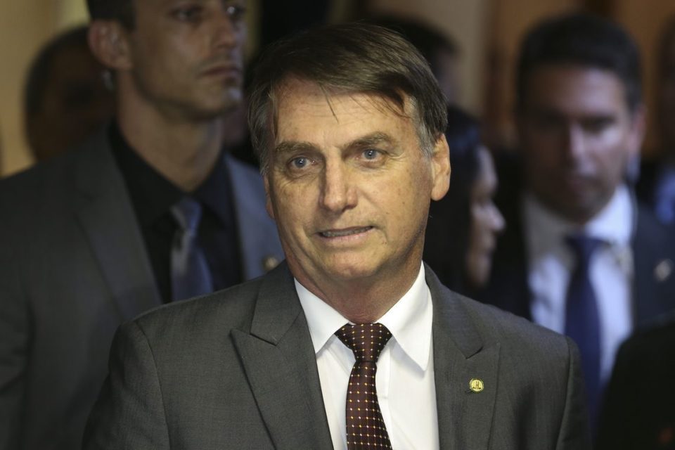 Bolsonaro diz que presidente do PSL vai avaliar convite da China