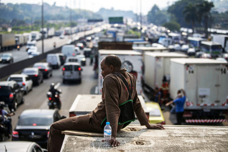 Caminhoneiros podem entrar em greve a qualquer momento, diz líder