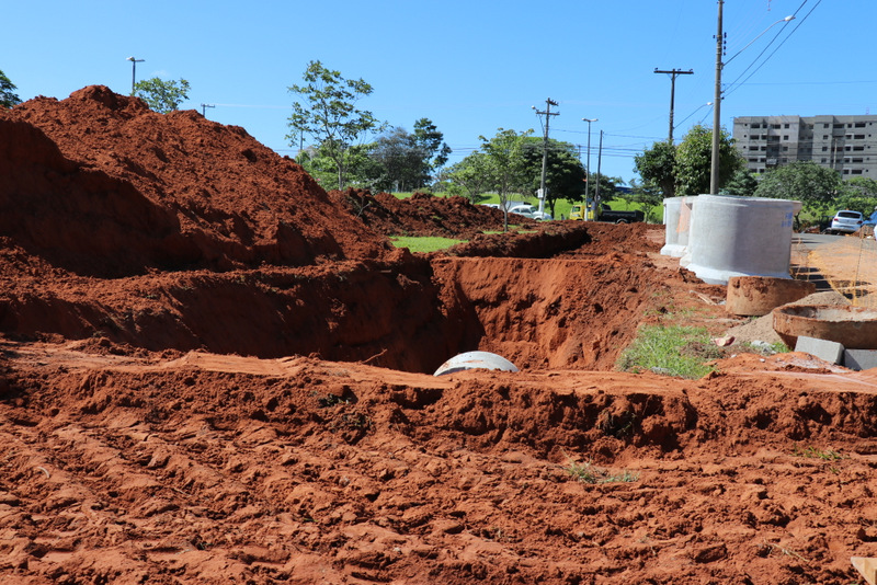 Prefeito investe em galeria pluvial e soluciona alagamento