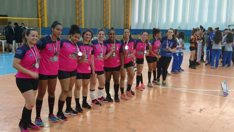 Marília conquista a medalha de prata no handebol feminino