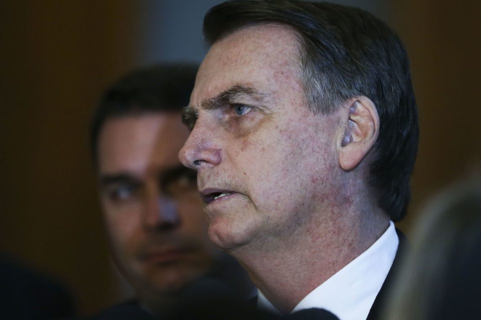 Bolsonaro tenta nova saída para cessão onerosa