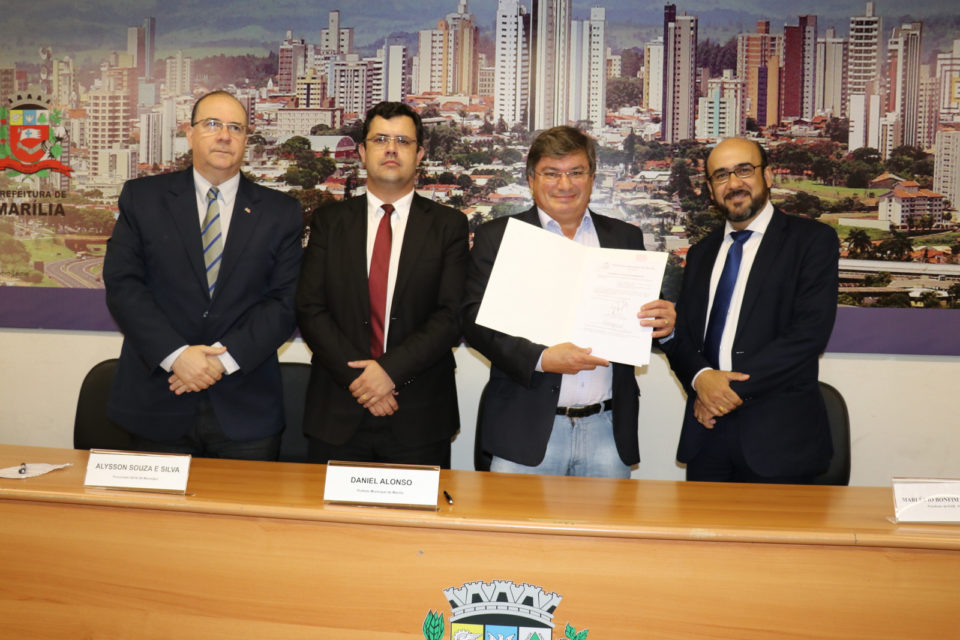 Nova lei garante fé pública aos advogados em processos do município