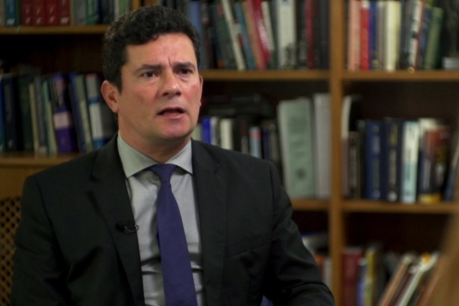 Regras atuais de posse de arma são restritivas, diz Sérgio Moro