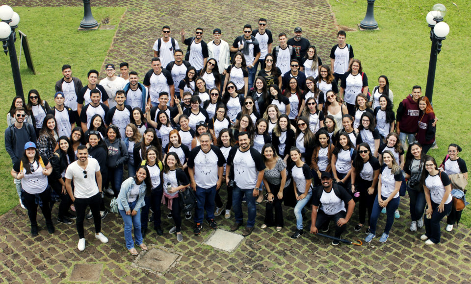 Alunos de Arquitetura da Unimar visitam prédios históricos de Londrina