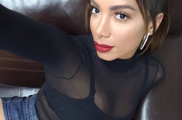 Anitta mostra encontro com Madonna aos fãs