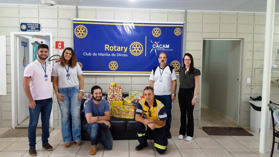 Entrevias distribui brinquedos para crianças carentes no Natal em Marília