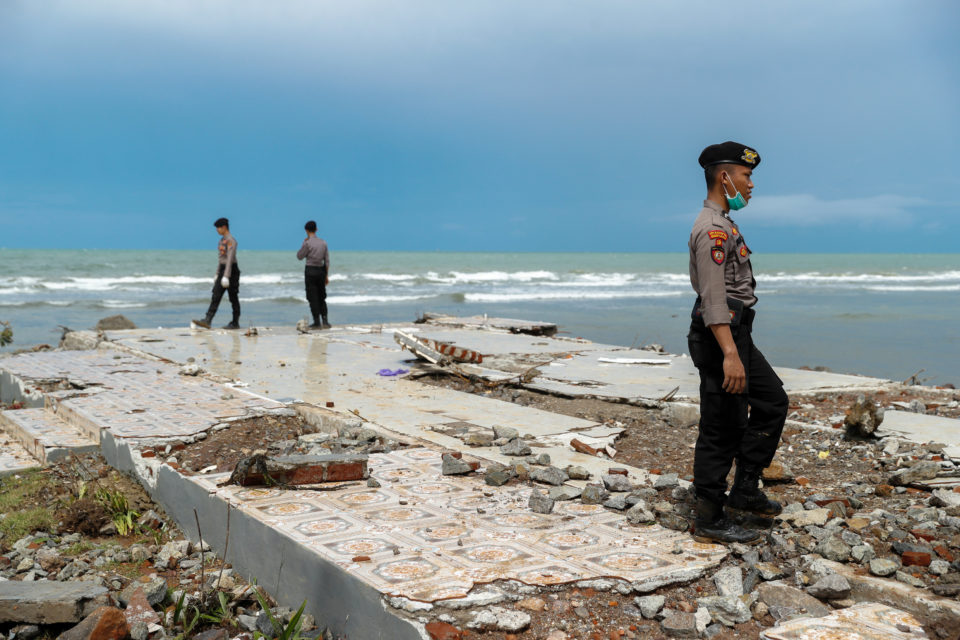 Sobe para 373 o número de mortos pelo tsunami na Indonésia