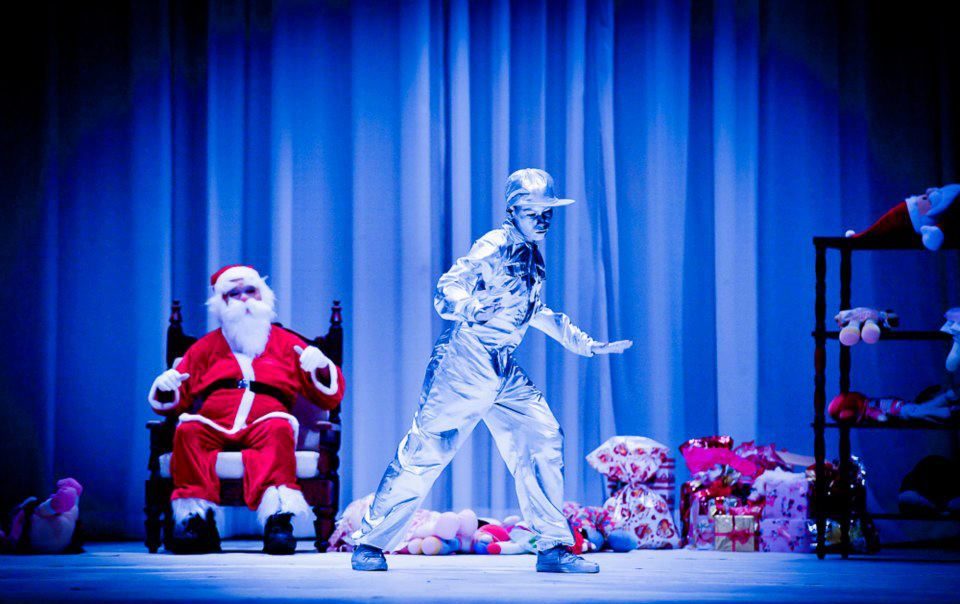 Teatro Municipal recebe espetáculo “A Magia do Natal” nesta sexta-feira