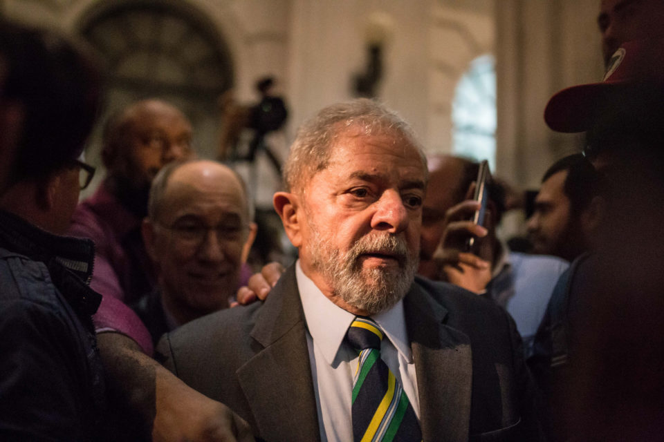 Lula pede liberdade 48 minutos após decisão de Marco Aurélio