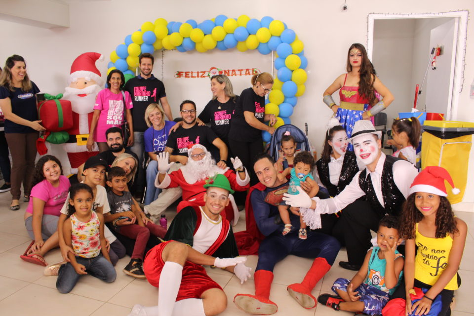 Projeto Amor de Criança realiza festa de natal para mais de 200 crianças