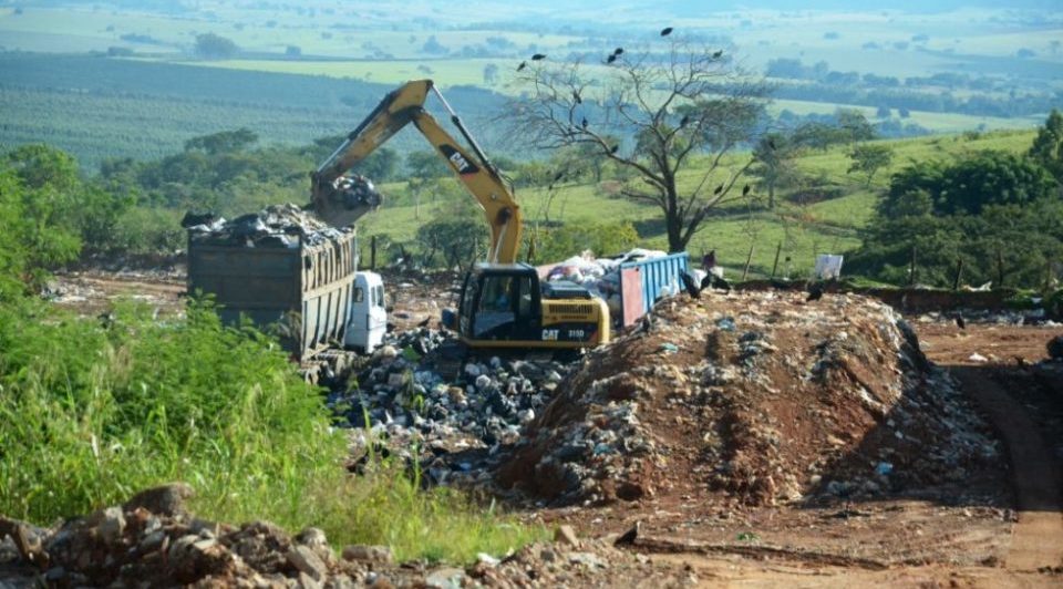 Prefeitura confirma contrato emergencial para transbordo de lixo