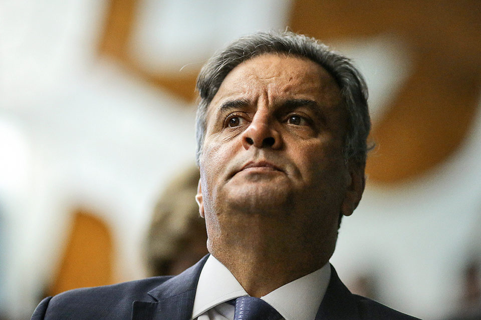 PF cumpre mandado de busca e apreensão em apartamento de Aécio