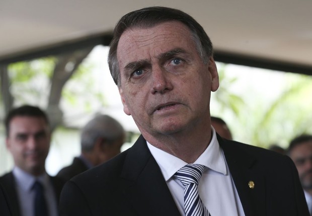 Bolsonaro deve cortar gastos com terceirizadas