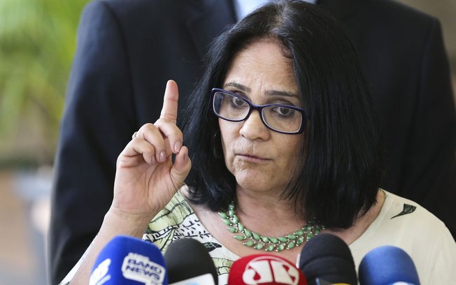 Damares Alves é a 2ª mulher anunciada para compor governo Bolsonaro