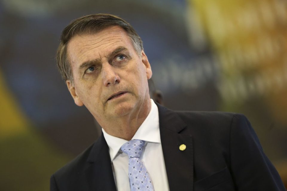 Bolsonaro diz que vai combater ‘lixo marxista’ para melhorar educação