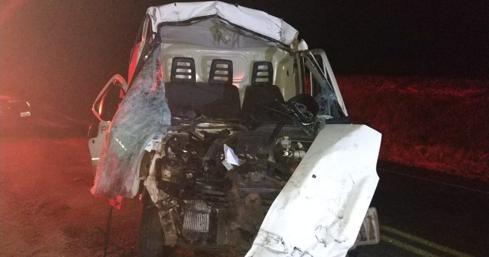 Batida entre van e caminhão faz mais uma vítima fatal na BR-153