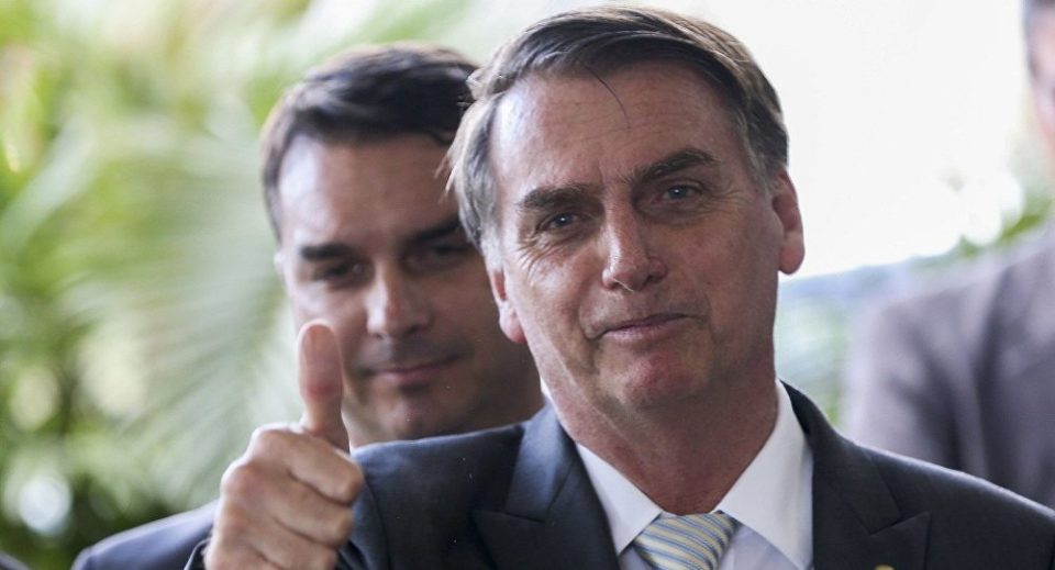 ‘Se Flávio errou, ele terá de pagar e eu lamento como pai’, diz Bolsonaro