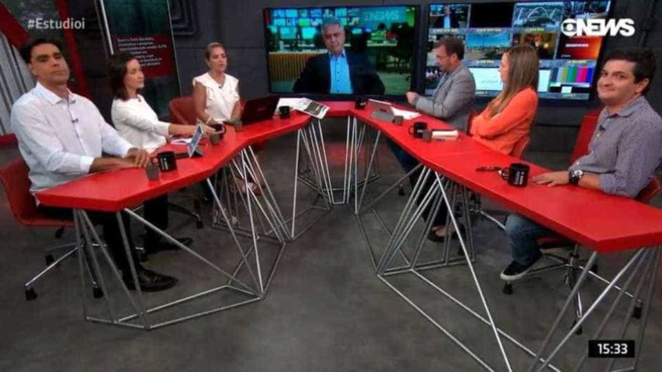 Jornalista da Globo News cai em ‘gemidão’ do WhatsApp ao vivo