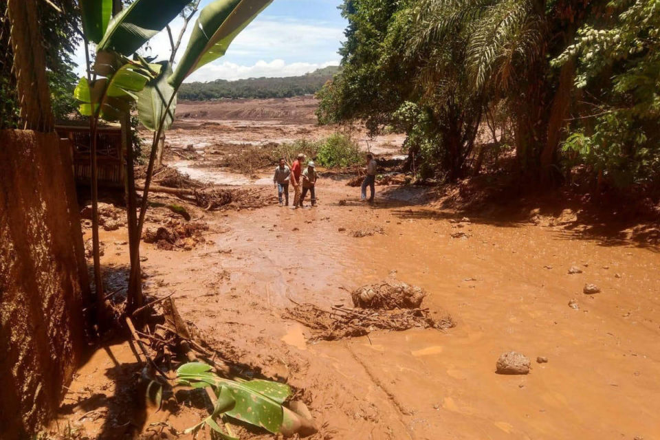 Desabrigados em Brumadinho passam a noite em hotéis