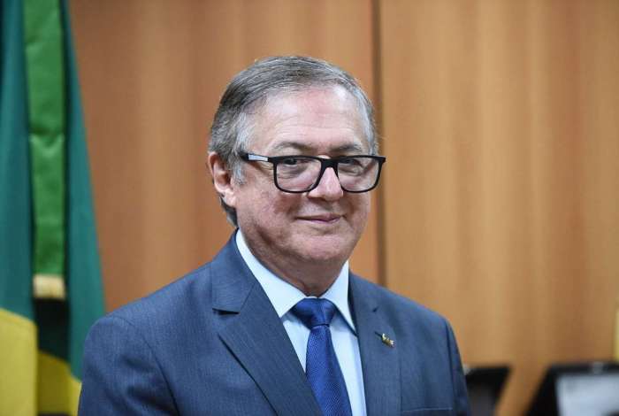 Após mudança em edital de livros, MEC exonera chefe do FNDE