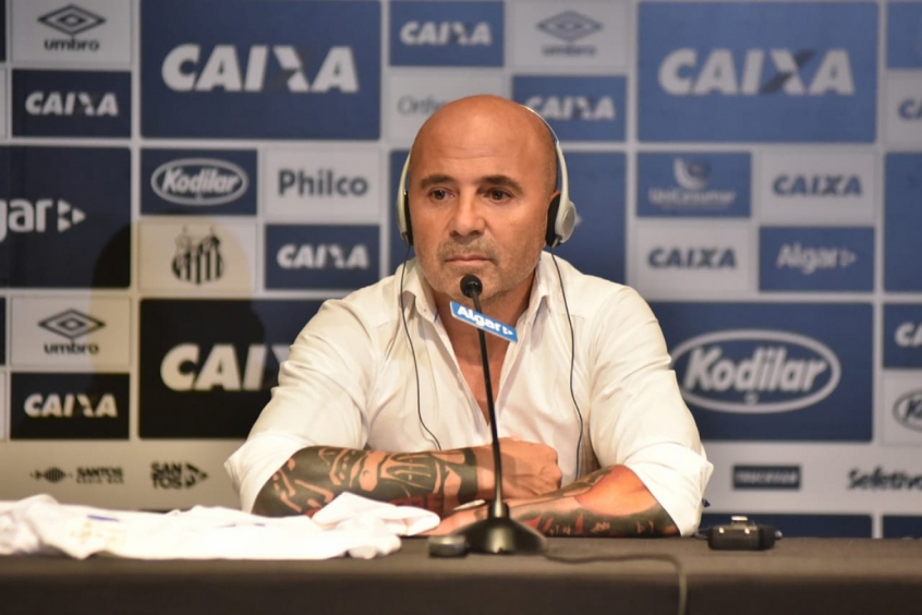 Santos se apresenta com Sampaoli, indefinições e sem reforços