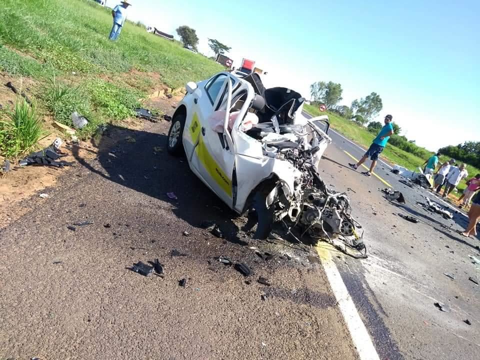 Motorista morre após grave colisão com carreta na região
