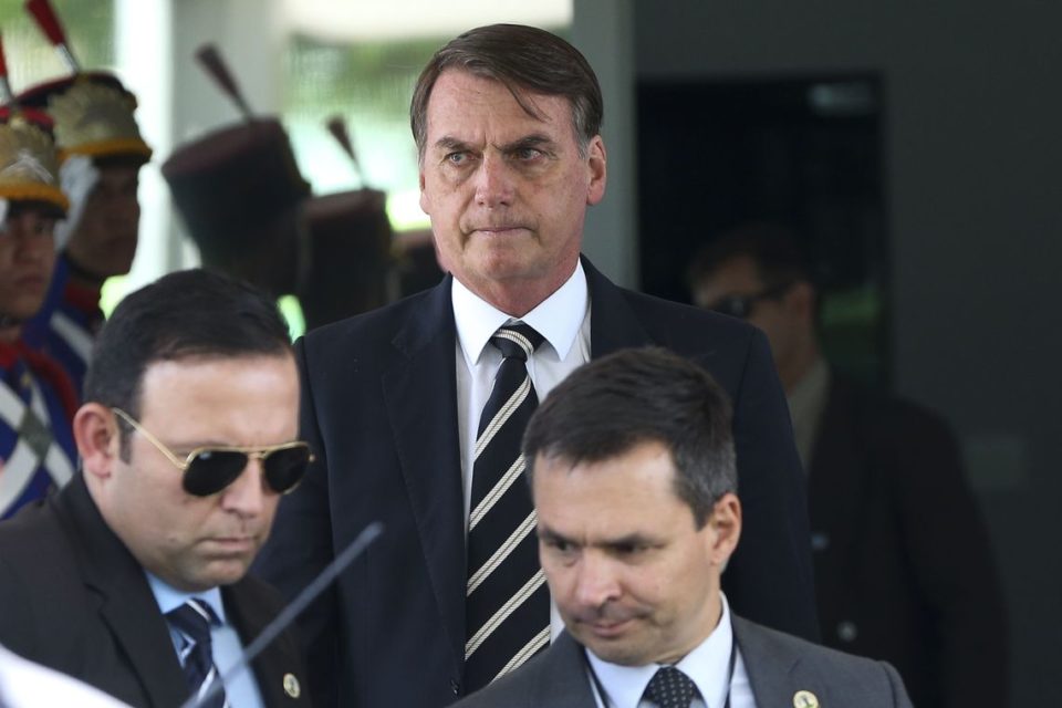 Onyx diz que Bolsonaro vai editar MP para recadastramento de armas