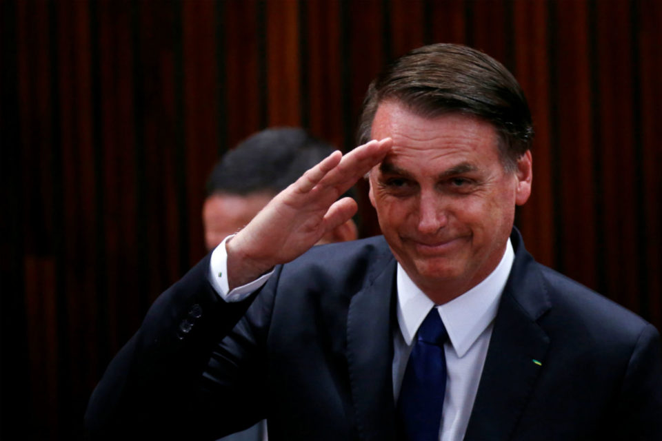 Bolsonaro defende mudança na lei que dá respaldo jurídico