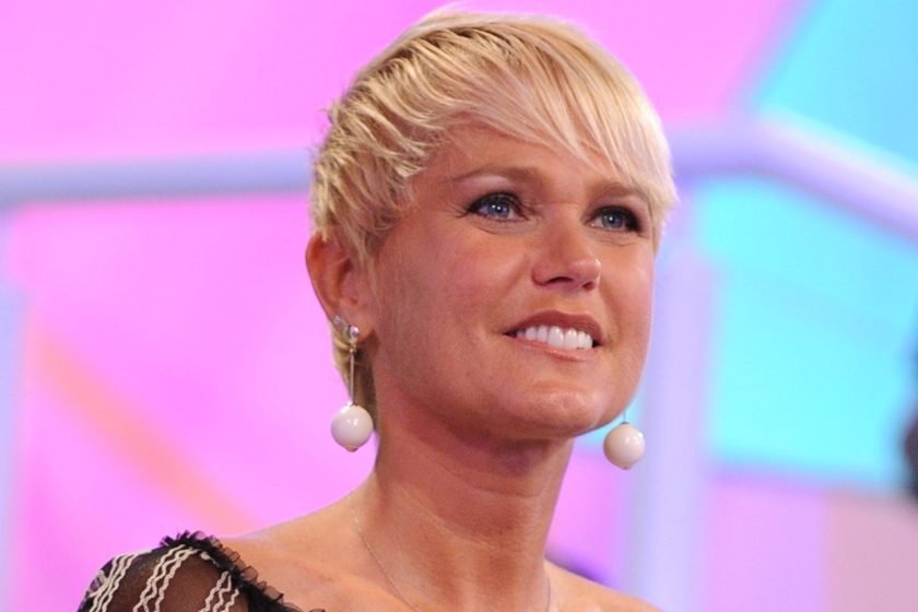 Xuxa recebe elogios por foto sem maquiagem e com cabelos brancos